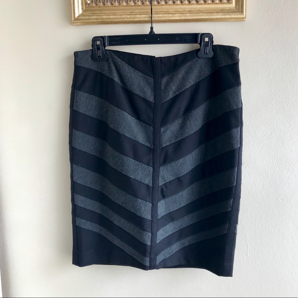 New [WHBM] Black Grey Chevron Striped Pencil Skirt